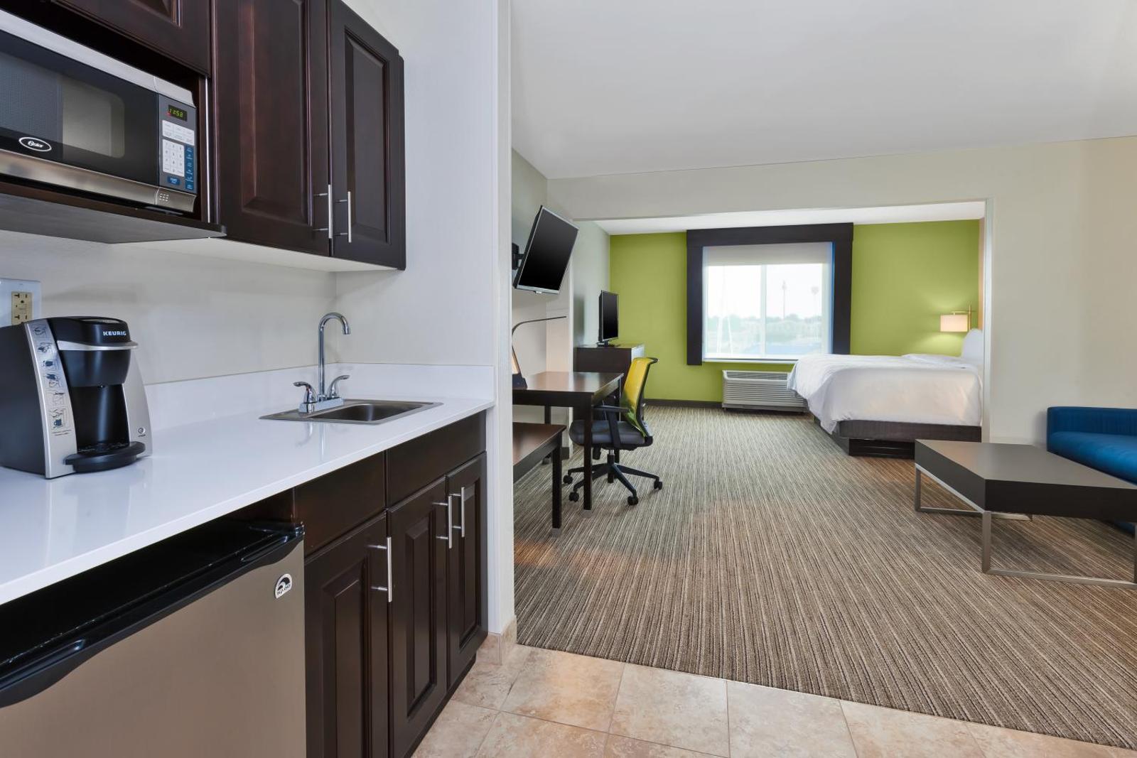 Holiday Inn Express & Suites - Effingham