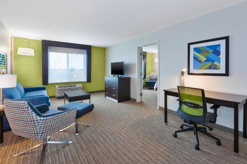Holiday Inn Express & Suites - Effingham image 10