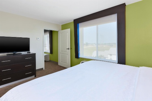 Holiday Inn Express & Suites - Effingham image 3